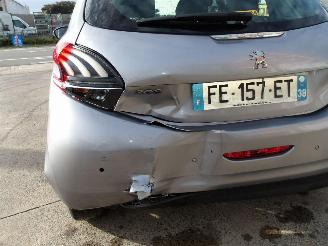 Peugeot 208  picture 11