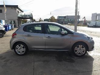 Peugeot 208  picture 5