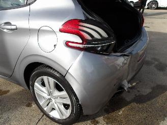 Peugeot 208  picture 12