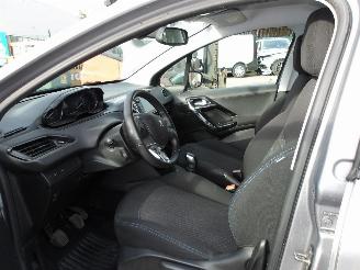 Peugeot 208  picture 19