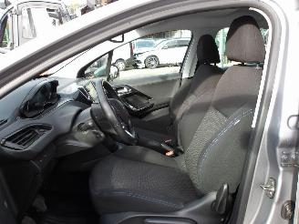 Peugeot 208  picture 20