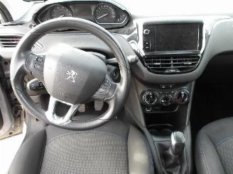 Peugeot 208  picture 21