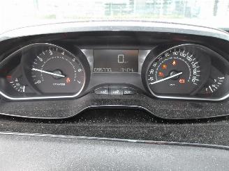 Peugeot 208  picture 23