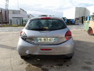 Peugeot 208  picture 7