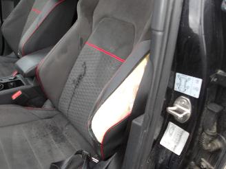Volkswagen Golf GTI picture 3