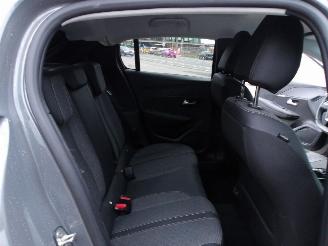 Peugeot 208  picture 19