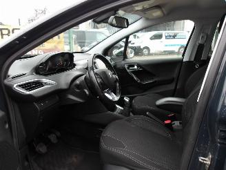 Peugeot 208 1.2 PURE TECH picture 11