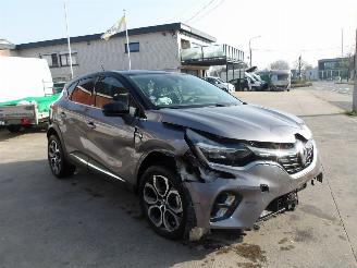 Damaged car Renault Captur  2021/10