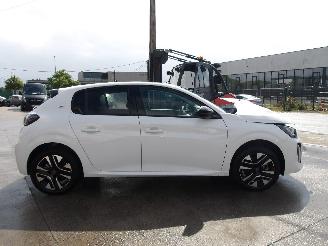 Peugeot 208  picture 3
