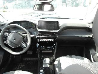 Peugeot 208  picture 2