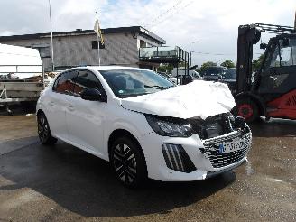 Schadeauto Peugeot 208  2024/2