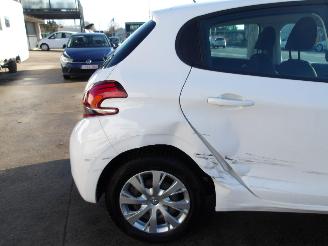 Peugeot 208  picture 13