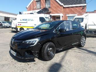 Vaurioauto  passenger cars Renault Clio  2021/11