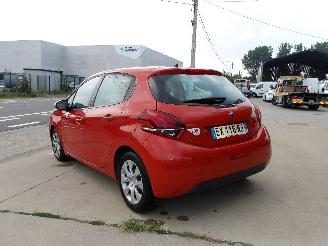 Peugeot 208  picture 7