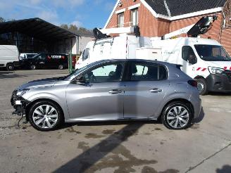 Peugeot 208  picture 8