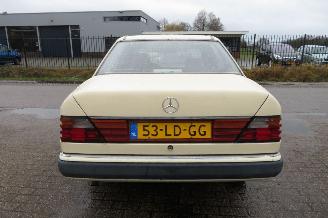 Mercedes 200-300D 200 D 124 type sedan automaat picture 13