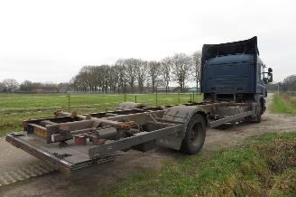 Scania P P 94 DB 4X2 NB 230 met BDF wissellaadbakken opbouw en twistlock systeem picture 18