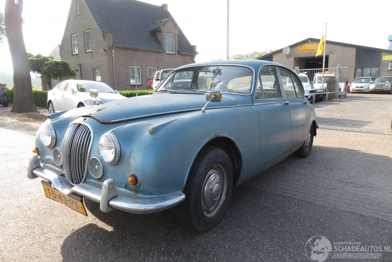 Jaguar MK II 240