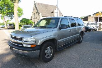 damaged passenger cars Chevrolet Suburban 5.3 V8 BENZINE + LPG UIT BELGIE 2000/8