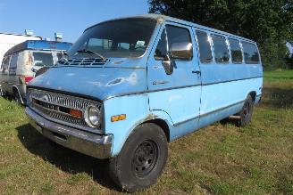 uszkodzony samochody ciężarowe Dodge  B30 SPORTSMAN ROYAL V8 MET LPG 1973/2