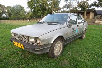 krockskadad bil auto Alfa Romeo Giulietta 2.0 SCHUURVONDST 1981/7