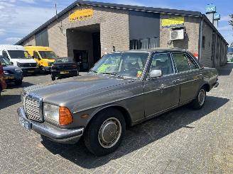 Mercedes 200-280 280 6 CILINDER AUTOMAAT 123 TYPE picture 2