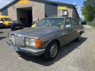 Mercedes 200-280 280 6 CILINDER AUTOMAAT 123 TYPE picture 1