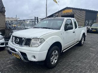 Schade bestelwagen Nissan Navara 2.5 DCI KING CAB 4WD DPF 4X4 2008/9