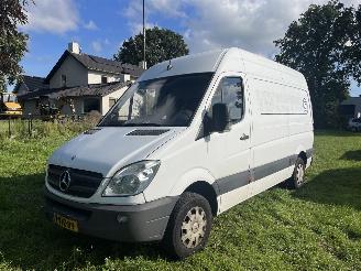 uszkodzony samochody ciężarowe Mercedes Sprinter 313 CDI L2/H2 AIRCO, HANDGESCHAKELD 2011/9