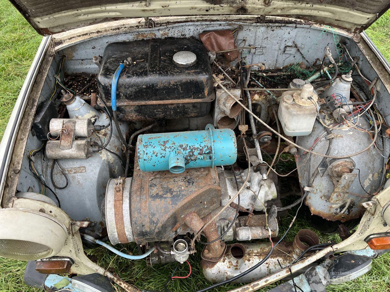 schade Trabant P 601 OPKNAPPER / RESTAURATIE PROJECT - schadeautos.nl