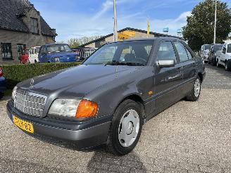 Voiture accidenté Mercedes C-klasse 180 Esprit 1995/2