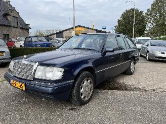 Vaurioauto  passenger cars Mercedes 200-280 E280 ELEGANCE 7 PERSOONS UITVOERING, AIRCO, PRIJS IS INCL. BTW !!! 1995/1