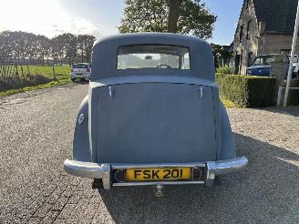 Triumph Renown 2 LITRE SALOON picture 12