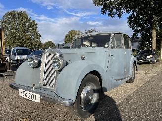 krockskadad bil auto Triumph Renown 2 LITRE SALOON 1951/1