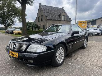 Vaurioauto  passenger cars Mercedes SL 500 SL V8 Cabriolet, leer, airco, automaat enz 1992/2