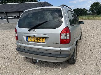 Opel Zafira -A 2.0-16V DTi Comf Navigator 7 PERSOONS UITVOERING picture 16