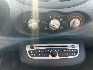 Renault Twingo 1.5 dCi Collection AIRCO, N.A.P. ENZ MOTOR SCHADE ! picture 7