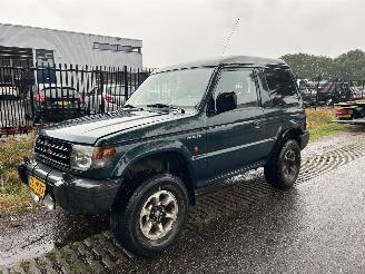Mitsubishi Pajero 2.5 GLX HIGHROOF AIRCO 4X4, 4WD picture 2