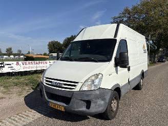 dommages fourgonnettes/vécules utilitaires Iveco Daily 35S12 LANG + HOOG AIRCO 2008/9