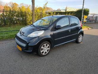 Unfallwagen Peugeot 107 1.0 5 deurs airco 2011/10