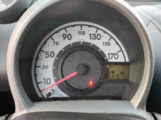 Peugeot 107 1.0 5 deurs airco picture 9