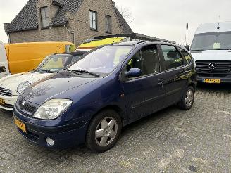 Renault Mégane Scénic 2.0 16V AUTOMAAT, CLIMA picture 2