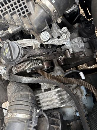 Volkswagen Crafter 35 2.0 TDI L4 BAKWAGEN MET DEUREN, MOTORSCHADE ! picture 18