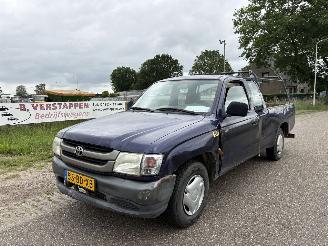 danneggiata veicoli commerciali Toyota Hilux 2.5 d4-d 90 extra, open laadbak / pick-up 137,000 km N.A.P. 2002/6
