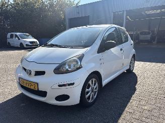 Damaged car Toyota Aygo 1.0 5 deurs, airco 2011/8