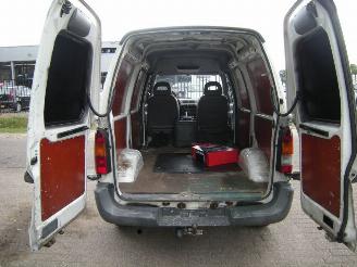 Nissan Vanette CARGO 2.3 D GESLOTEN BESTEL MET AIRCO + L + R SCHUIFDEUR picture 8