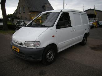 Unfallwagen Nissan Vanette CARGO 2.3 D GESLOTEN BESTEL MET AIRCO + L + R SCHUIFDEUR 2002/9