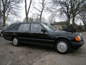 Mercedes E-klasse 200 D BEGRAFENISAUTO ORIGINELE HUISKAMP UITVOERING EXTRA VERLENGD picture 11