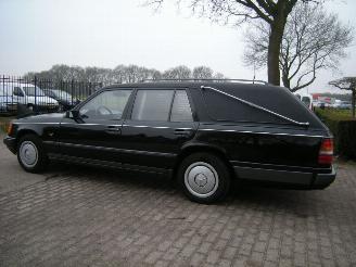 Mercedes E-klasse 200 D BEGRAFENISAUTO ORIGINELE HUISKAMP UITVOERING EXTRA VERLENGD picture 13