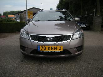 Kia Cee d 1.6 CRDI X-TRA 85 KW MET OA CLIMATRONIC ENZ PRIJS IS INCL BTW EN BPM picture 11